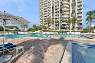 1000 W Island Blvd, Aventura, FL 33160 - Photo 36