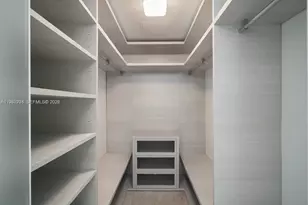 68 SE 6th St, Miami, FL 33131 - Photo 10