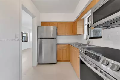 [Address not provided], Hallandale Beach, FL 33009 - Photo 12