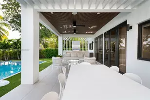 2560 NE 199th St, Miami, FL 33180 - Photo 56