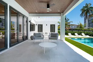 2560 NE 199th St, Miami, FL 33180 - Photo 40