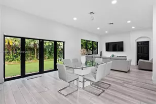 918 NE 36th Ave, Homestead, FL 33033 - Photo 6