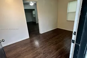 920 NW 22nd Ct, Miami, FL 33125 - Photo 4