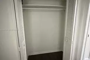 920 NW 22nd Ct, Miami, FL 33125 - Photo 10