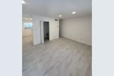 30 SE 4th Ave #109, Hallandale Beach, FL 33009 - Photo 6