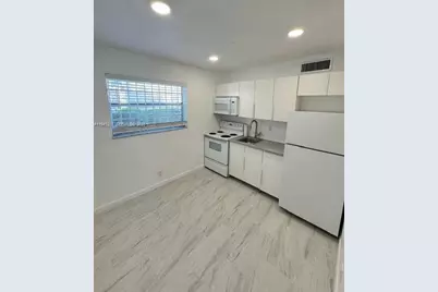 30 SE 4th Ave #109, Hallandale Beach, FL 33009 - Photo 4