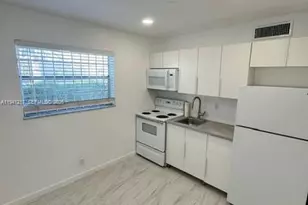 30 SE 4th Ave, Hallandale Beach, FL 33009 - Photo 4