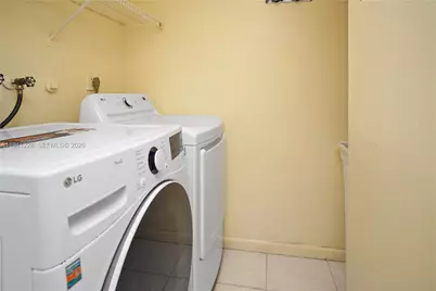 8011 NW 27th Pl, Sunrise, FL 33322 - Photo 12