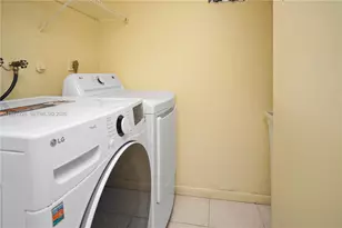 8011 NW 27th Pl, Sunrise, FL 33322 - Photo 12