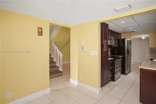 8011 NW 27th Pl, Sunrise, FL 33322 - Photo 4