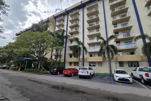 4550 NW 9th St, Miami, FL 33126 - Photo 16