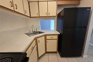 4550 NW 9th St, Miami, FL 33126 - Photo 4