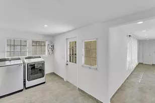 211 SE 9th St, Hallandale Beach, FL 33009 - Photo 10