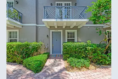 2249 NE 9th Ave, Wilton Manors, FL 33305 - Photo 2