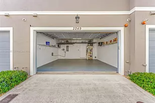 2249 NE 9th Ave, Wilton Manors, FL 33305 - Photo 22