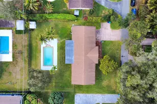 8492 SW 102nd St, Miami, FL 33156 - Photo 4