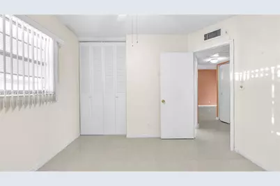 5041 W Oakland Park Blvd #303, Lauderdale Lakes, FL 33313 - Photo 6