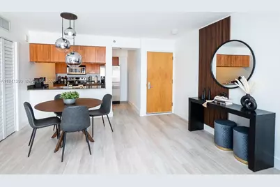 1200 Brickell Bay Dr #3524, Miami, FL 33131 - Photo 4