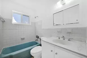 6828 NW 13th St, Plantation, FL 33313 - Photo 14
