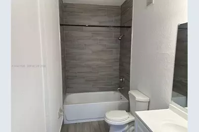 1663 SE 27th Dr #102, Homestead, FL 33035 - Photo 6