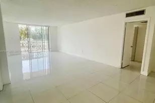 13155 Ixora Ct, North Miami, FL 33181 - Photo 4