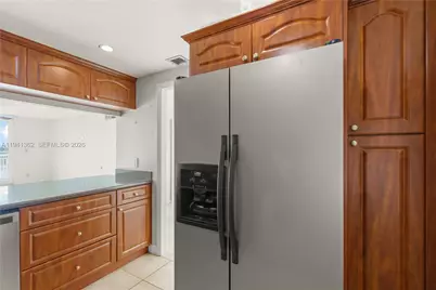 437 Golden Isles Dr #4D, Hallandale Beach, FL 33009 - Photo 4