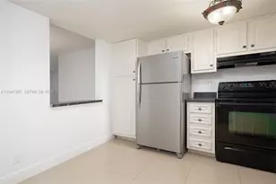 3150 W Rolling Hills Cir, Davie, FL 33328 - Photo 6