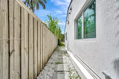 937 N Northlake Dr, Hollywood, FL 33019 - Photo 26