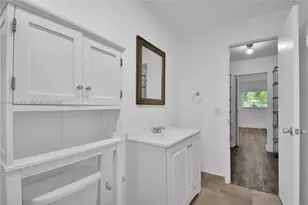 9371 Fontainebleau Blvd, Miami, FL 33172 - Photo 16