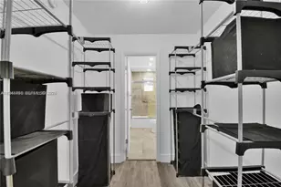 9371 Fontainebleau Blvd, Miami, FL 33172 - Photo 18