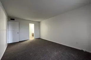 492 NW 165th St Rd, Miami, FL 33169 - Photo 4