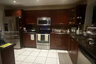 871 NW 17th Ct, Miami, FL 33125 - Photo 4