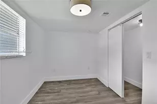 9371 Fontainebleau Blvd, Miami, FL 33172 - Photo 14