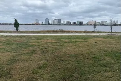 760 Executive Center Dr #31, West Palm Beach, FL 33401 - Photo 32