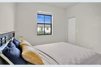 10025 W 32nd Ln, Hialeah, FL 33018 - Photo 24