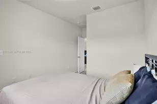 10025 W 32nd Ln, Hialeah, FL 33018 - Photo 26