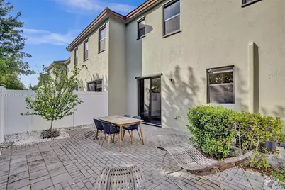 10025 W 32nd Ln, Hialeah, FL 33018 - Photo 32