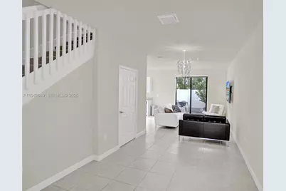 10025 W 32nd Ln, Hialeah, FL 33018 - Photo 4