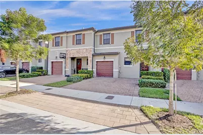 10025 W 32nd Ln, Hialeah, FL 33018 - Photo 2