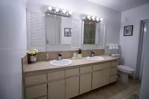 9041 SW 88th St, Miami, FL 33173 - Photo 22