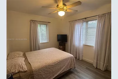 545 NE 111th St, Miami, FL 33161 - Photo 16