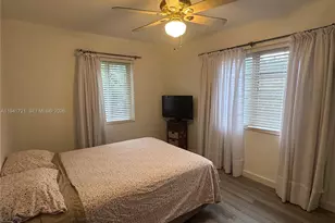 545 NE 111th St, Miami, FL 33161 - Photo 16