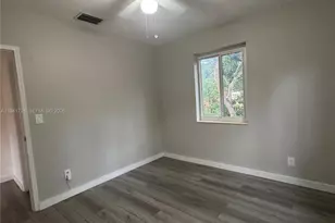 545 NE 111th St, Miami, FL 33161 - Photo 18