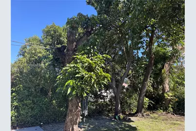 545 NE 111th St, Miami, FL 33161 - Photo 26