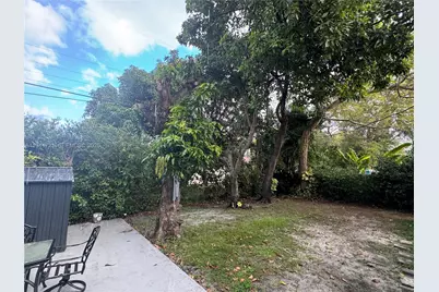 545 NE 111th St, Miami, FL 33161 - Photo 14