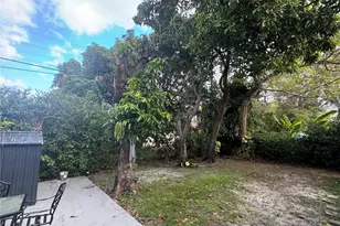 545 NE 111th St, Miami, FL 33161 - Photo 14