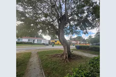 545 NE 111th St, Miami, FL 33161 - Photo 4