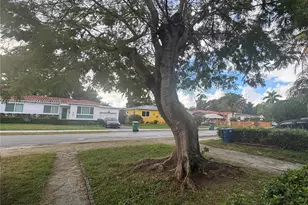 545 NE 111th St, Miami, FL 33161 - Photo 4