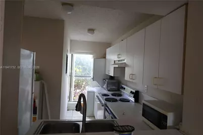 318 NW 107th Ave #2B, Miami, FL 33172 - Photo 6