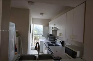 318 NW 107th Ave, Miami, FL 33172 - Photo 6